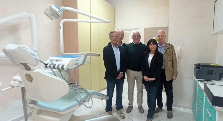 Il direttore della Caritas diocesana Gaetano Zucchini ha accompagnato la presidente della Regione Umbria Stefania Proietti in visita all’ambulatorio odontoiatrico solidale “Santa Margherita”
