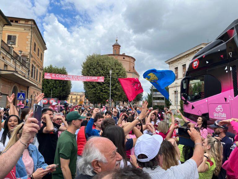 Umbertide in festa per il passaggio del Giro d’Italia