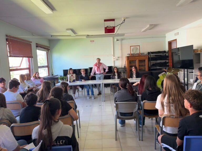 “Ragazzi allo specchio”, gli adolescenti protagonisti di un confronto aperto sulla percezione di sé. Alla Scuola Alighieri Pascoli una mattinata di ascolto