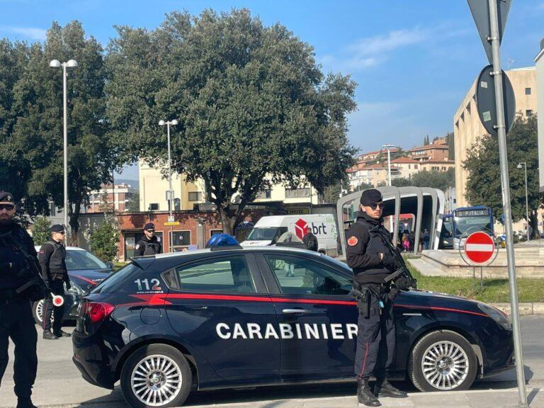 Perugia: uomo da in escandescenza su un autobus arrestato per resistenza a pubblico ufficiale e lesioni personali