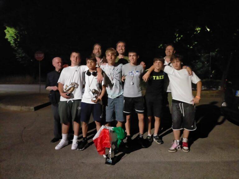 Calcio, fede e tanto divertimento ed il “miracolo” sportivo è servito: i ragazzi della squadra di San Giacomo con la maglia della Madonna delle Grazie campioni d’Italia di calcio “a cinque” FUTSAL U15