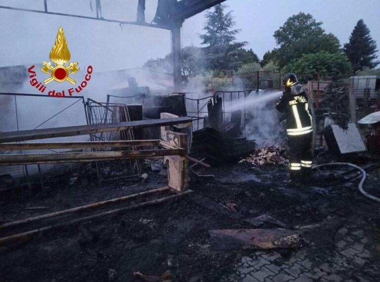Incendio a Città di Castello: intervento dei Vigili del Fuoco alle prime luci dell’alba