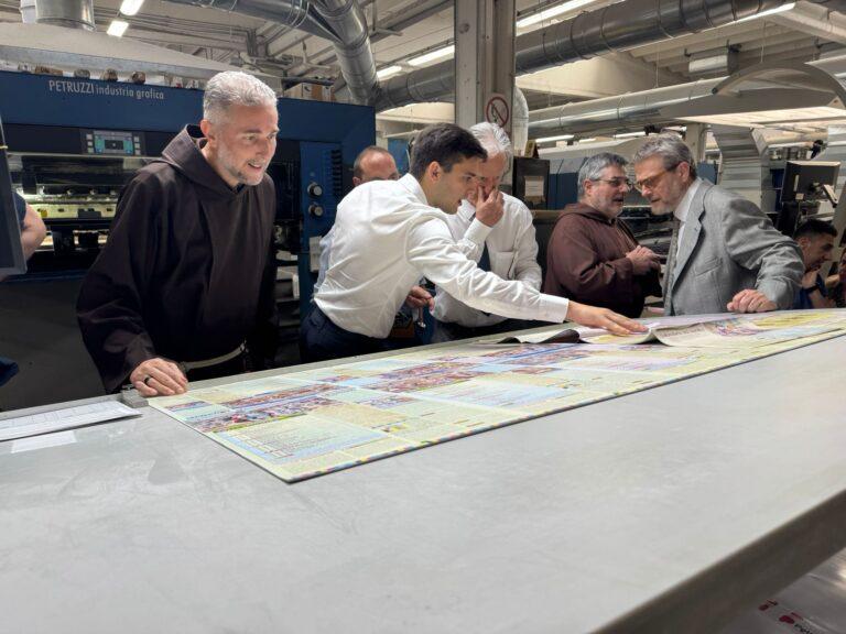 Frate Indovino presenta il Calendario 2026: un viaggio tra poesia, spiritualità etradizione nel segno di San Francesco in stampa presso lo stabilimento Petruzzi a Città di Castello