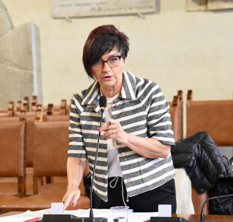 Arcaleni (Castello Cambia): “Interrogazione sui rincari delle bollette idriche per chiedere il blocco degli aumenti e la riapertura al pubblico dell’ufficio a Citta di Castello”