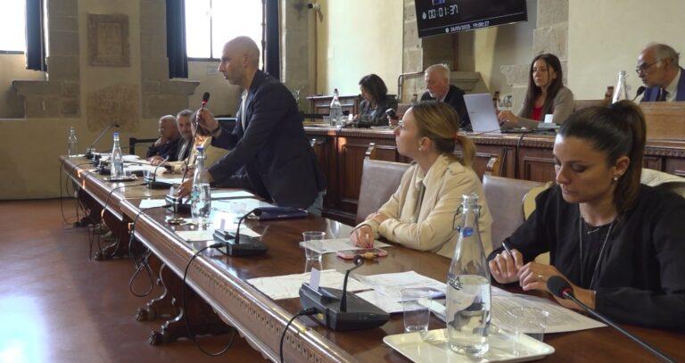 Oggi giovedì 5 giugno si riunisce di nuovo il consiglio comunale: si parlerà di illuminazione pubblica, viabilità, verde, lavori nel territorio, ambiente, riqualificazione della città, società partecipate, agricoltura, elezioni