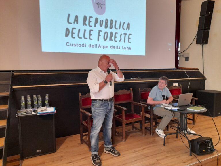 Brochure, nuova segnaletica e app: a Pieve Santo Stefano presentati gli strumenti per gli operatori delle strutture ricettive del territorio, ragionando in un’ottica di Valtiberina