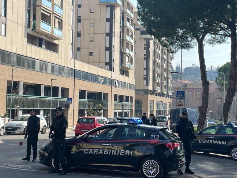 Perugia: aggredisce i genitori e oppone resistenza ai Carabinieri, arrestato