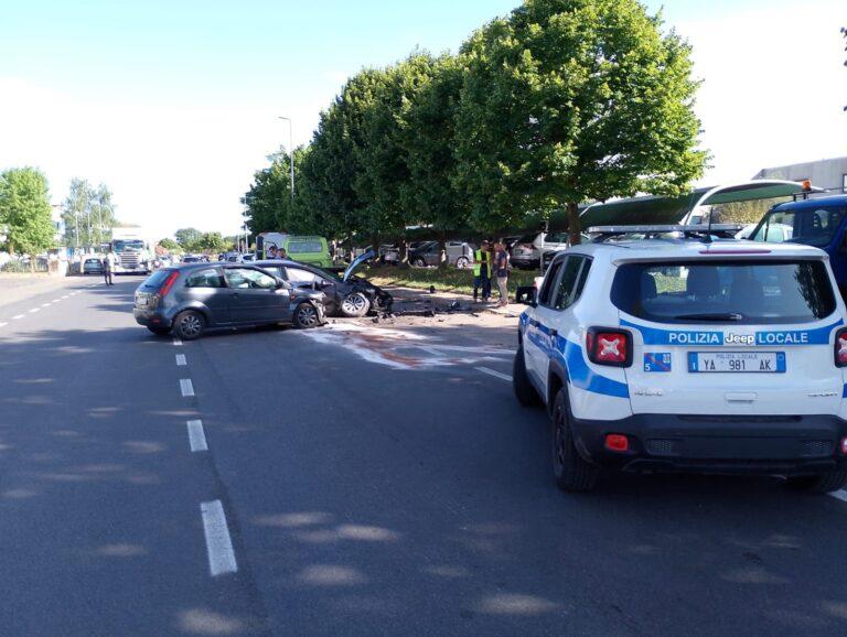 Scontro tra due auto in via Carlo Marx a Città di Castello, necessario l’intervento del 118