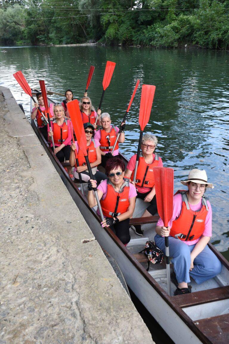 Canoe “rosa”. A colpi di pagaia per ritrovare il benessere fisico, il sorriso e la speranza
