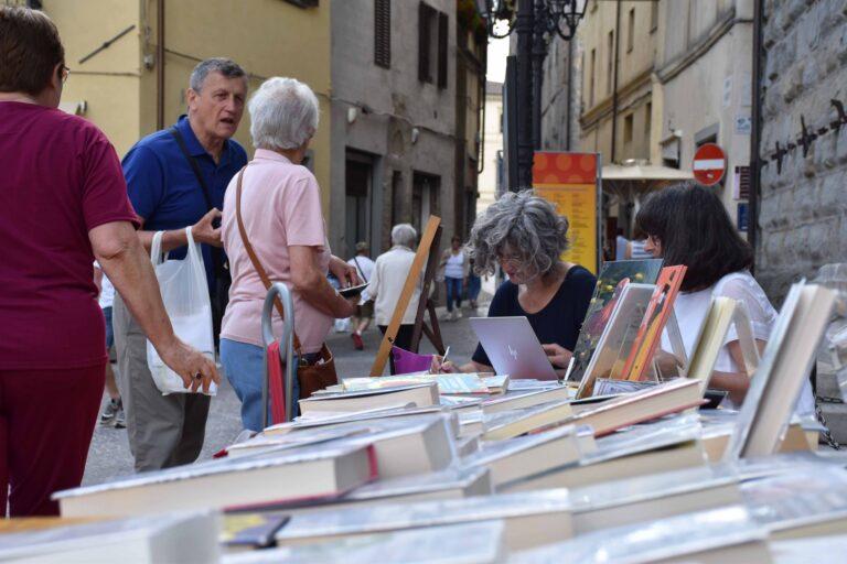 Sabato 26 luglio: la biblioteca torna al mercato di Città di Castello