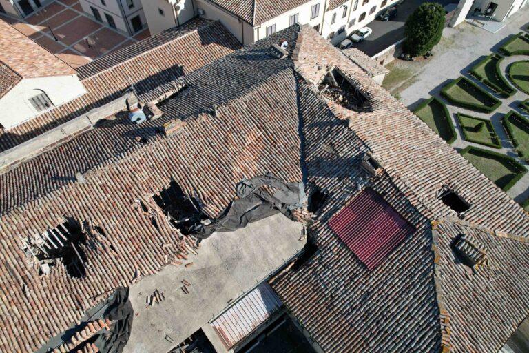 Ex ospedale: ci sono 3 milioni di euro a disposizione per lavori sul tetto da appaltare. Secondi risponde a Lignani Marchesani (Castello Civica)