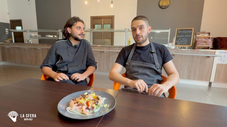 Risto Self La Sfera:  salmone fresco con mazzancolle sgusciate, adagiato su un letto di finocchio, olive nere e pesca noce, da provare soprattutto in estate