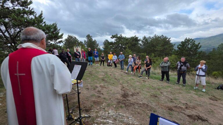 Pieve Santo Stefano: funzione religiosa alla Croce del Poggio di Stantino una mattinata di spiritualità e solidarietà