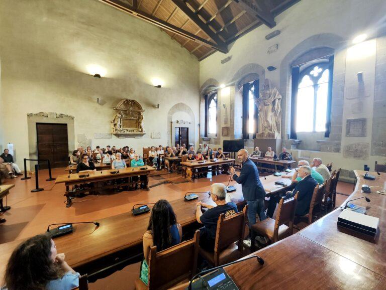 Luigi Gnaspini e Caterina Del Bene, premiati stamattina dall’amministrazione comunale con un encomio pubblico per aver salvato la vita a un uomo colto da infarto a Palinuro