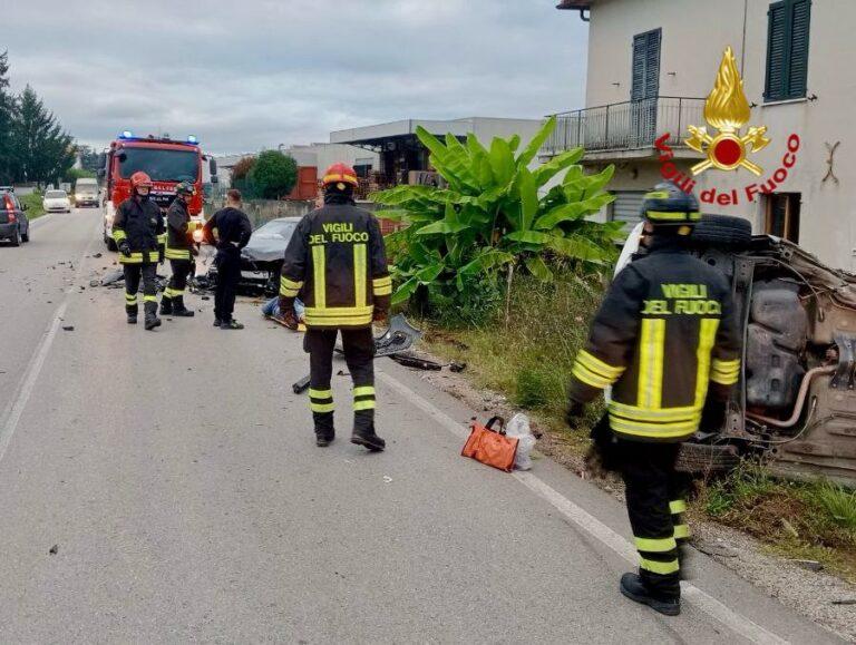 Incidente stradale in località di Coldipozzo, bivio per Montone. Necessario l’intervento dei Vigili del Fuoco e del 118, necessario il trasporto dei conducenti in ospedale