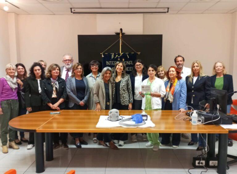 Ospedale Città di Castello, nuova donazione per l’ambultario oncologicoÈ stata effettuata dall’Inner Wheel Club di Città di Castello. Si tratta di una cuffia refrigerante e del relativo liquido