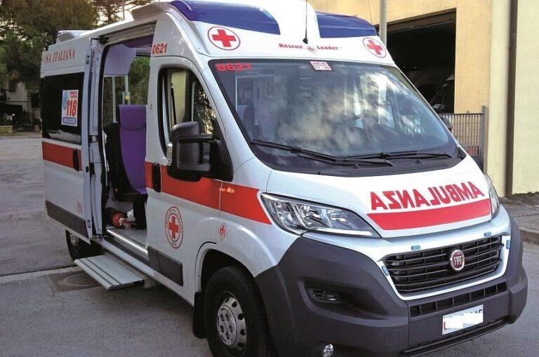 Tragedia al Lago Azzurro: un uomo annega mentre tenta di recuperare la sua canna da pesca