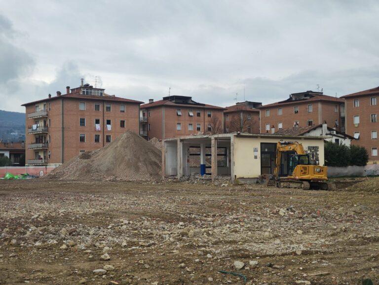 Scuola Dante Alighieri, un’opera strategica ferma al palo: a rischio milioni difondi PNRR e risorse comunali. Centro Destra e Civica Marinelli interrogano la Giunta