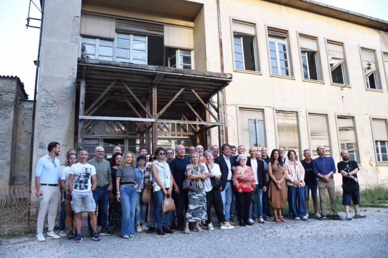 Addio alla scuola Garibaldi: l’ultima foto prima della demolizione