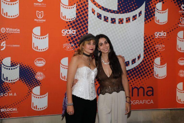 “Conchiglie” vola a Barcellona: seconda proiezione internazionale per il corto umbro girato a Città di Castello – La bella storia di Lavinia Lazzaro e Veronica Neulichedl