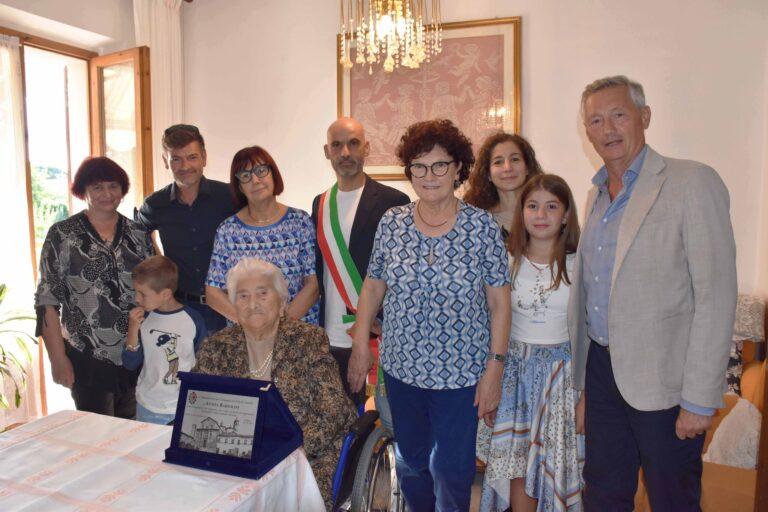 Festa in città per i 100 anni di Annita Bartolini, la “cuoca dei ragazzi”, esempio di resilienza dal sorriso buono