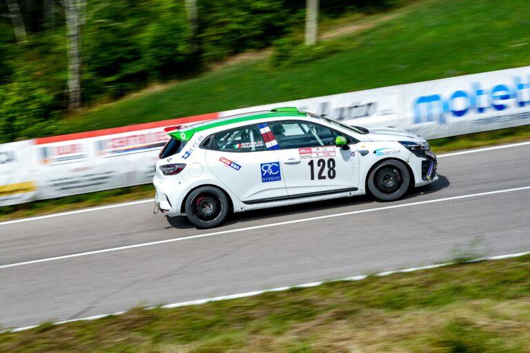 Civm: trasferta veneta per Francesco Bisceglia, che al volante della sua Renault Clio affronta per la prima volta il tracciato della Pedavena-Croce d’Aune