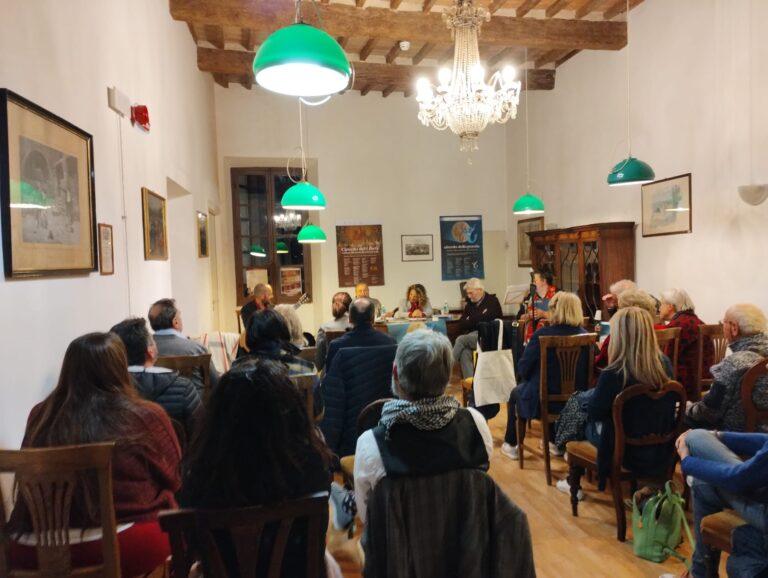 Il Circolo della Poesia ospita Simona Possenti con ‘Il tempo degli insetti’