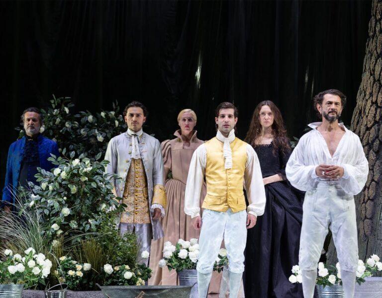 Stagione di prosa e danza del Teatro degli Illuminati: chiusa la campagna abbonamenti. Mercoledì 5 novembre si alza il sipario con Chiara Francini, in replica il giorno successivo. Volano gli abbonamenti