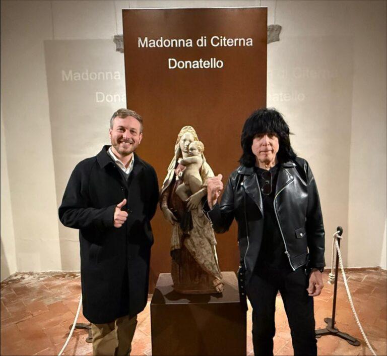 Citerna al centro del percorso rinascimentale: la Madonna di Donatello incanta anche Marky Ramone