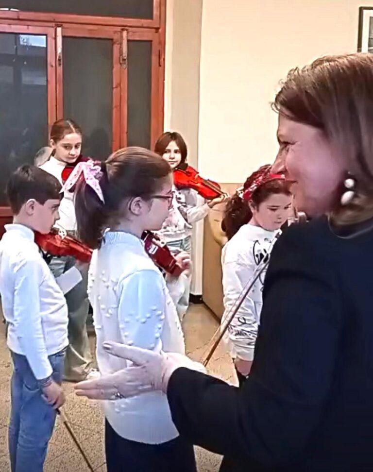 Giornata Mondiale dei Diritti dei Bambini: le Piccole Scintille portano musica e gioia alla Casa di Riposo San Lorenzo