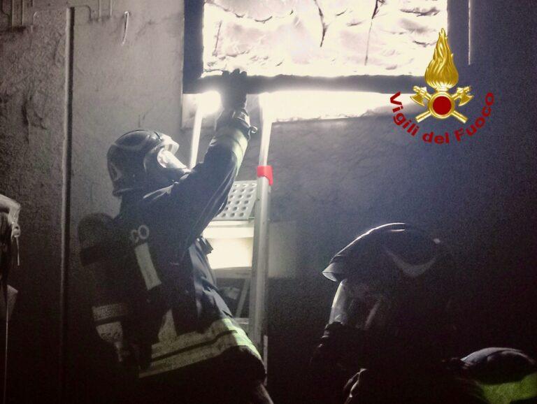 Incendio nella zona industriale di Città di Castello: intervento tempestivo dei Vigili del Fuoco