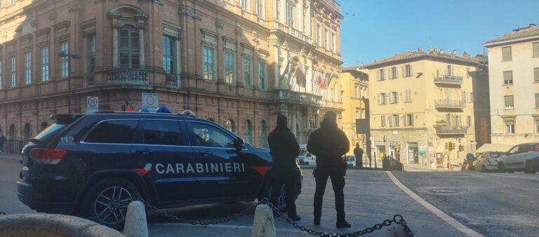 Perugia: detenzione ai fini di spaccio, possesso di banconote false e resistenza a Pubblico Ufficiale: arrestato 25enne