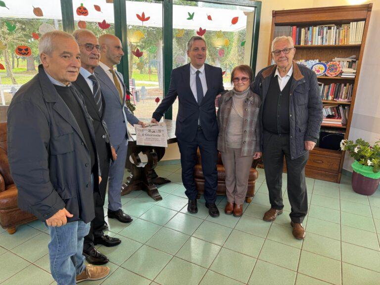 “Edicola alla residenza protetta”: Il Sottosegretario alla Presidenza del Consiglio dei Ministri con delega all’informazione e all’editoria, senatore, Alberto Barachini, ha fatto visita alla Muzi Betti