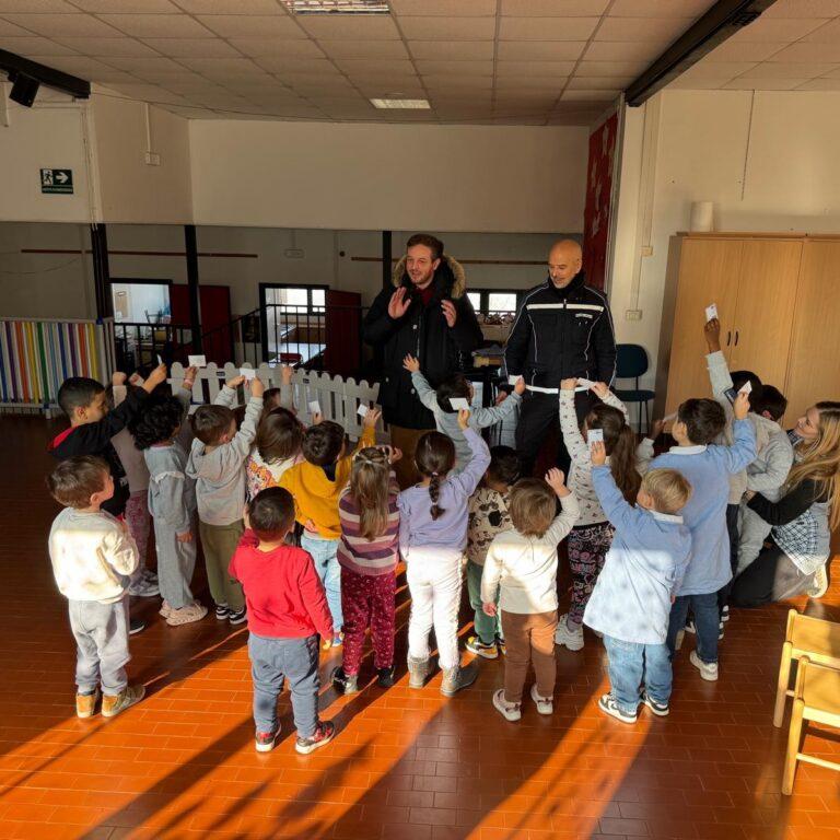 Citerna, i più piccoli imparano le regole della strada: consegnati i ‘patentini del pedone’