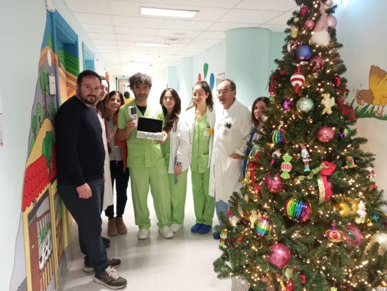 Ospedale di Città di Castello, tecnologia all’avanguardia per i piccoli pazienti: la Pediatria riceve un rilevatore di vene