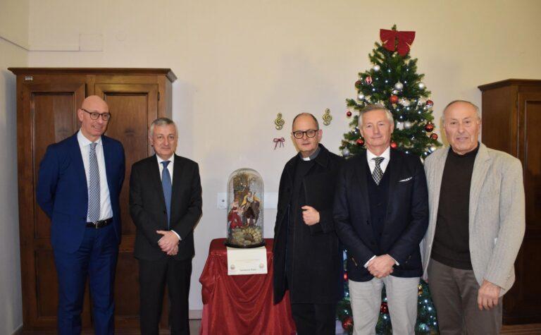 Un presepe napoletano settecentesco incanta la Prefettura di Perugia: arte e tradizione in Piazza Italia