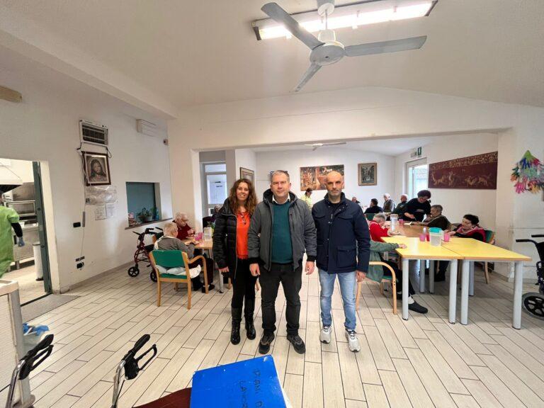 Gli auguri di Natale del sindaco Secondi e dell’assessore Calagreti agli anziani della Residenza San Francesco di Sales, del Pensionato del Sacro Cuore e del Centro di Accoglienza San Giovanni di Giove