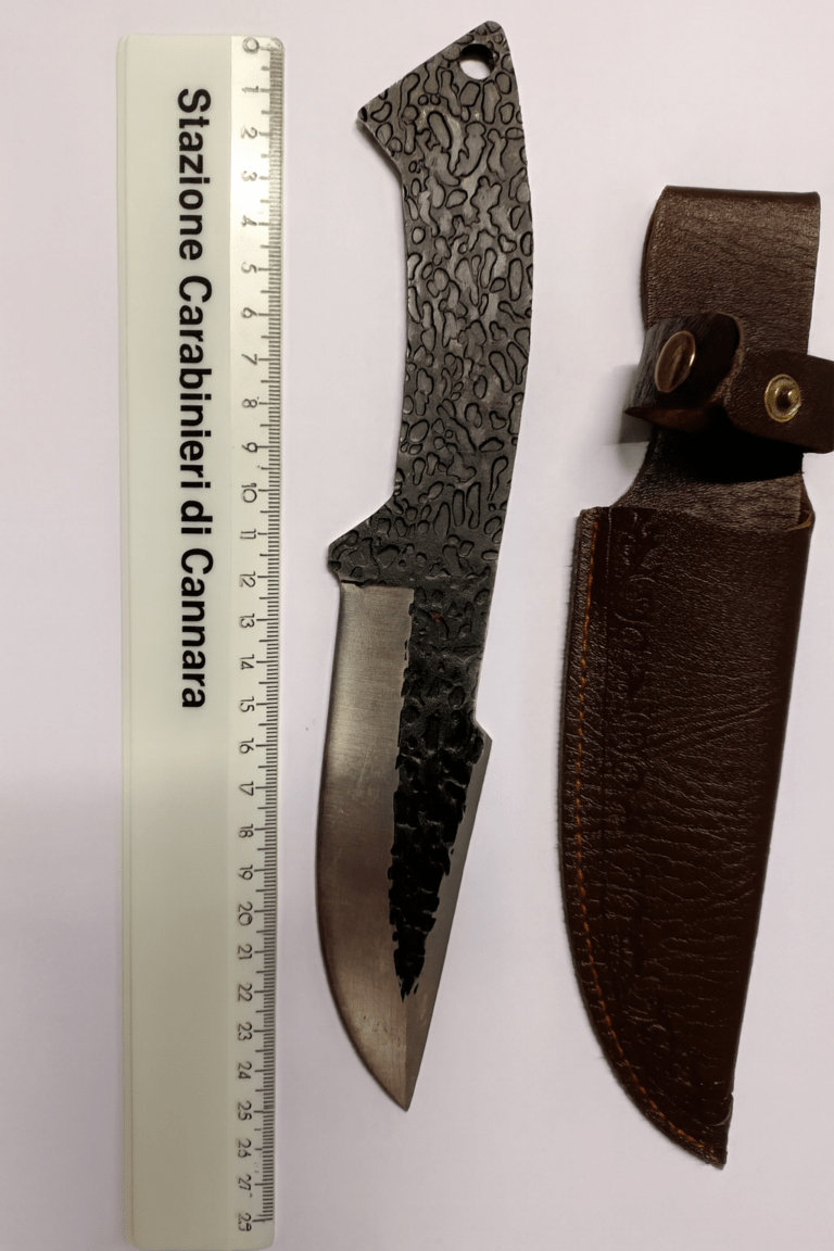 Cannara: rifiuta il test antidroga, sorpreso con hashish e coltello giapponese. Denunciato dai Carabinieri 20enne del posto