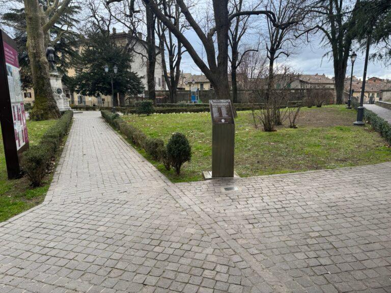 La Sinistra per Castello e Rifondazione comunista Alto Tevere condannano l’atto vandalico contro la targa dei deportati e dei martiri della Resistenza