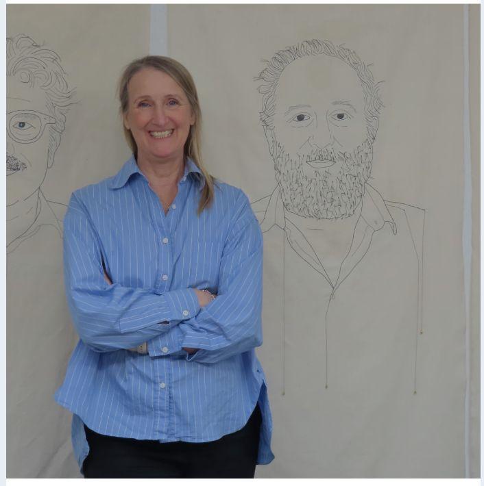 “Trame di Comunità”: l’installazione di Lucy Orta a Sansepolcro racconta la storia di una comunità in trasformazione. A CasermArcheologica, un percorso di arte partecipativa che esplora l’immaginazione e la costruzione di futuri desiderabili