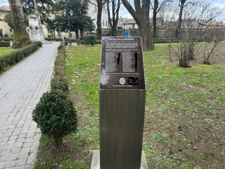 Città di Castello, scritte ingiuriose sulla targa della Resistenza: il sindaco Secondi “Un atto vile e oltraggioso”