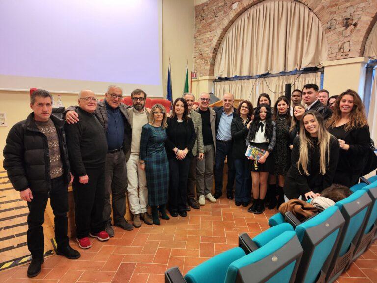 Emozioni durante la terza edizione dell’iniziativa “l’eredità viva, io sono silvana” con la consegna delle borse di studio a due studenti della scuola Bufalini