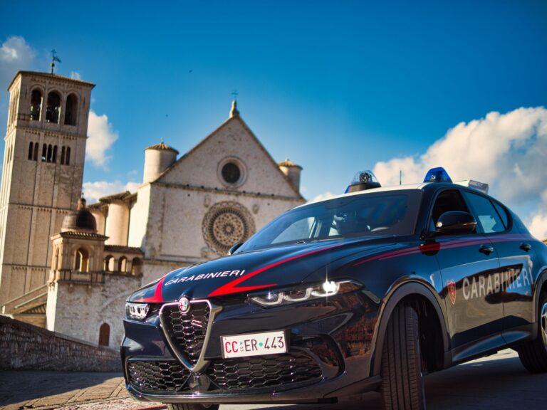 Assisi: i Carabinieri denunciano un 60enne autore di furto in danno di un turista, a cui viene restituita la refurtiva