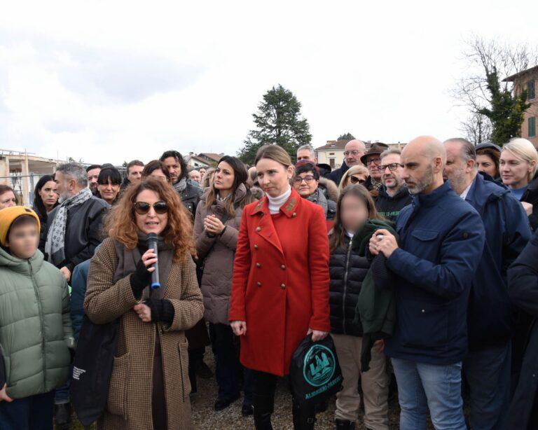 Dimensionamento scolastico, Città di Castello dice no: “Ricorso al Tar e richiesta di modifica”. Il sindaco Secondi e l’assessore Guerri incontrano il commissario ad acta dell’Ufficio scolastico regionale, consegnate le 2800 firme raccolte ieri