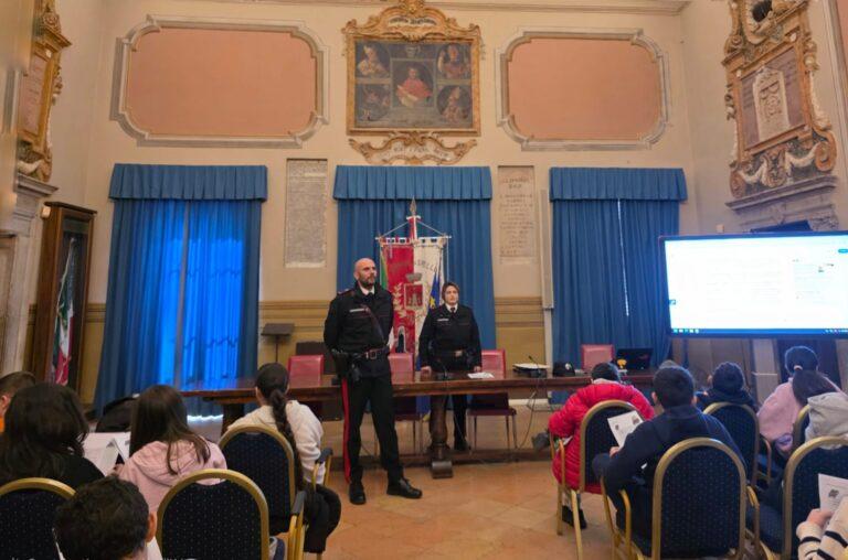 Spello, incontro dei Carabinieri su legalità e contrasto al bullismo per gli studenti della “G. Ferraris”