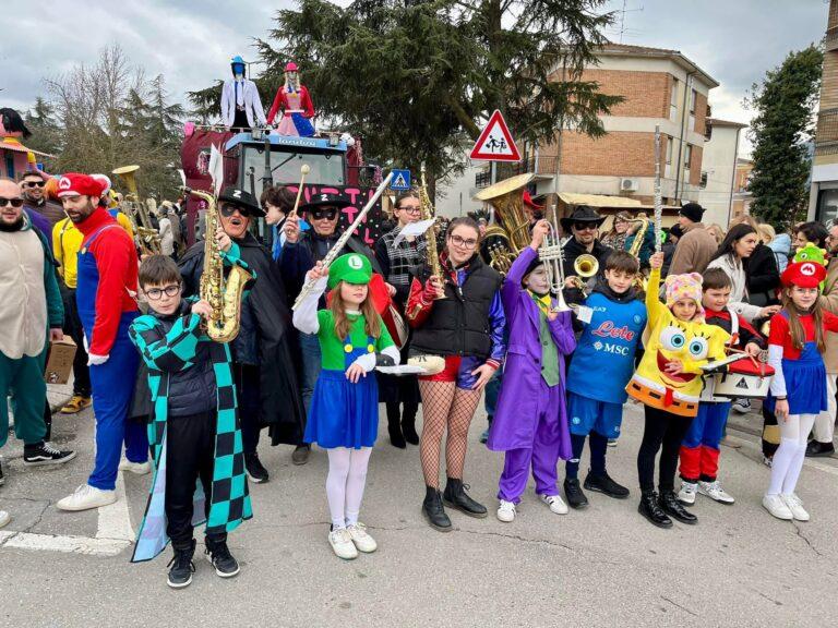 Carri allegorici, maschere e spettacolo: Umbertide accende il Carnevale 2026 con la grande sfilata e un calendario ricco di eventi