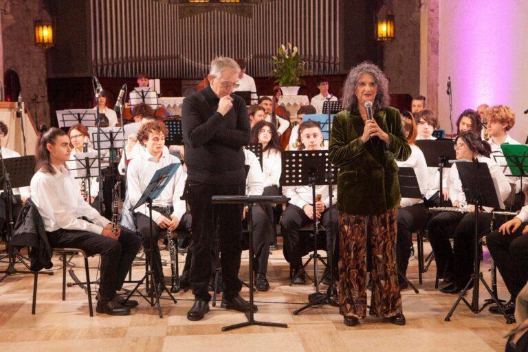 L’Orchestra Riciclata di Cateura incanta l’Umbria: a Terni il concerto finale del tour