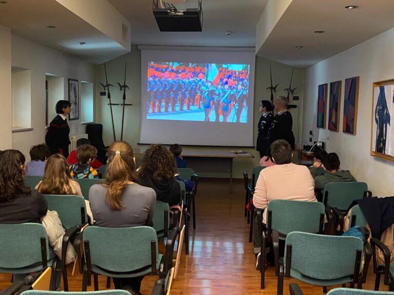 Cultura della legalità: gli studenti dell’Istituto Comprensivo Perugia 4 in visita ai Carabinieri