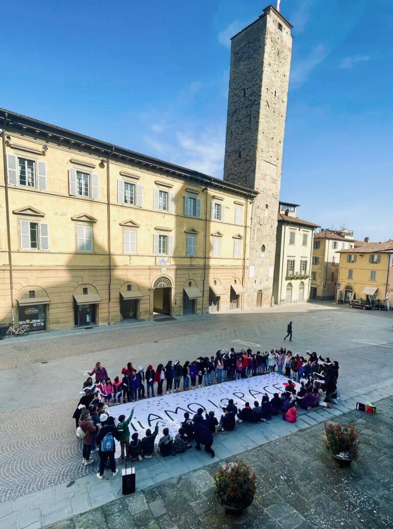 Città di Castello, gli studenti della International Primary School San Filippo chiedono pace con Emergency