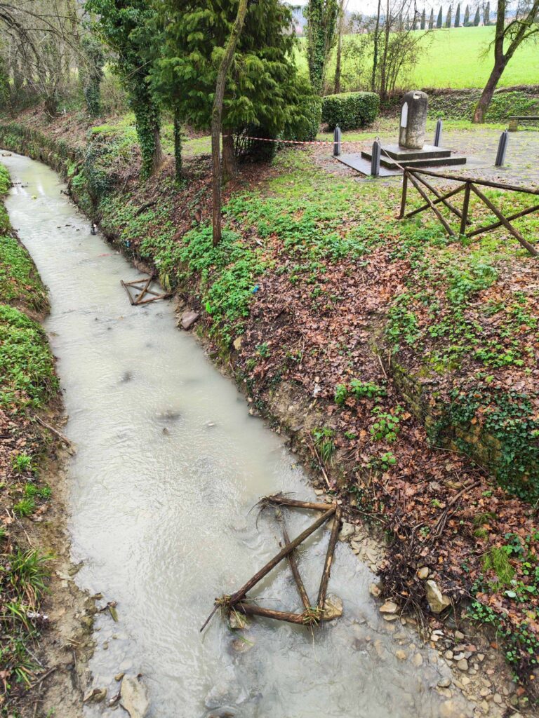 Vandali colpiscono il cippo dedicato a Gabriotti, La Sinistra per Castello: “Un gesto grave contro la memoria”